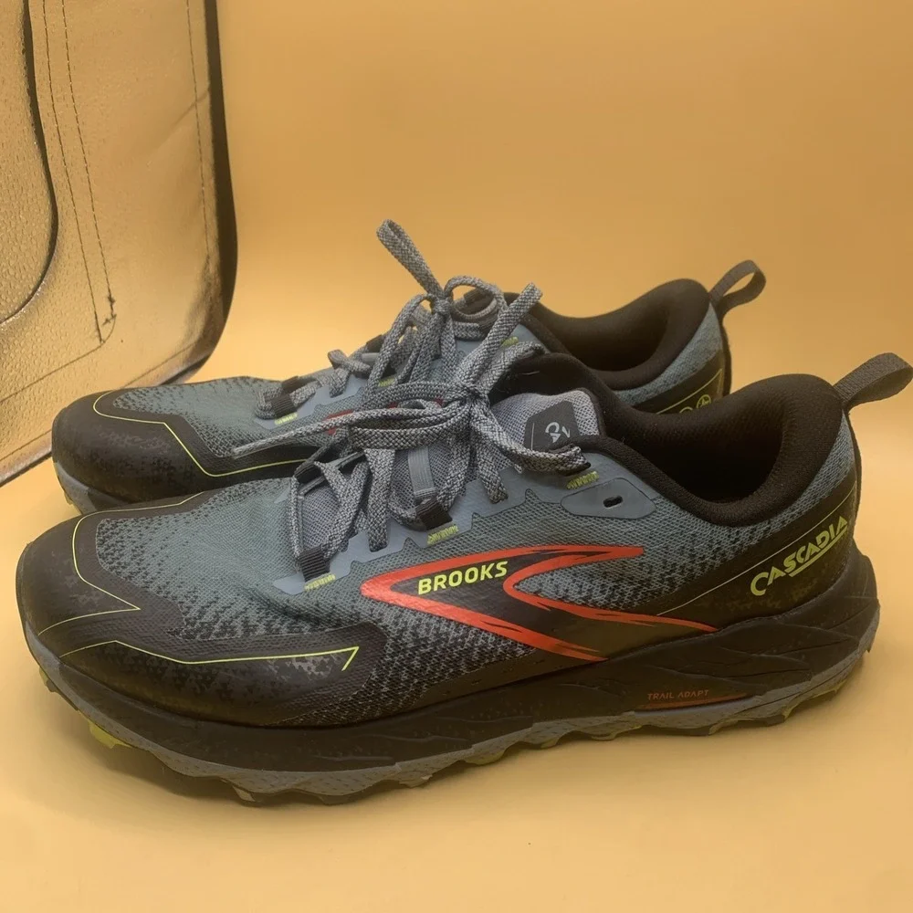 Brooks Cascadia 18 Trail Running Shoes Men's 10.5 EE Hike Climb Run Hoka Inserts